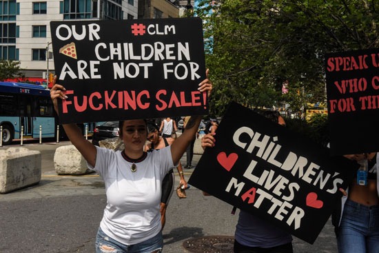 مظاهرات فى نيويورك بعنوان أنقذوا الأطفال
