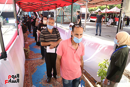 طوابير الناخبين أمام لجان شبرا فى اليوم الثانى لانتخابات الشيو (8)