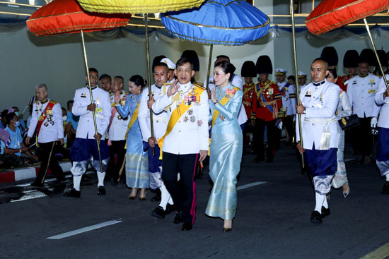 حوار بين ملك تايلاند وزوجته قبيل مراسم الاحتفال