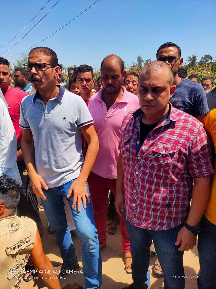 مصرع شخصين فى بيارة صرف صحى بمدينة فايد بالإسماعيلية (4)