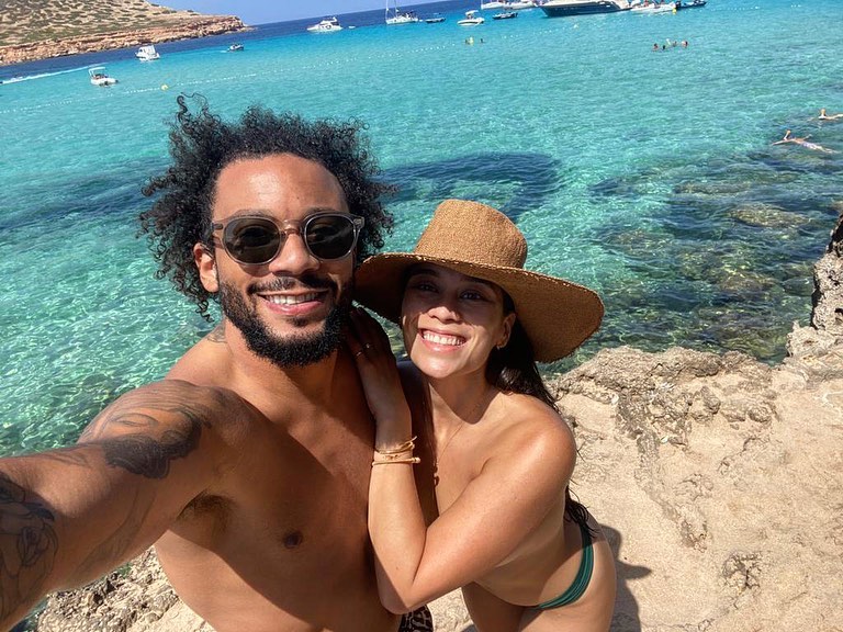 البرازيلي مارسيلو برفقة زوجته كلاريس الفيس  (2)