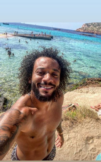 البرازيلي مارسيلو برفقة زوجته كلاريس الفيس  (4)