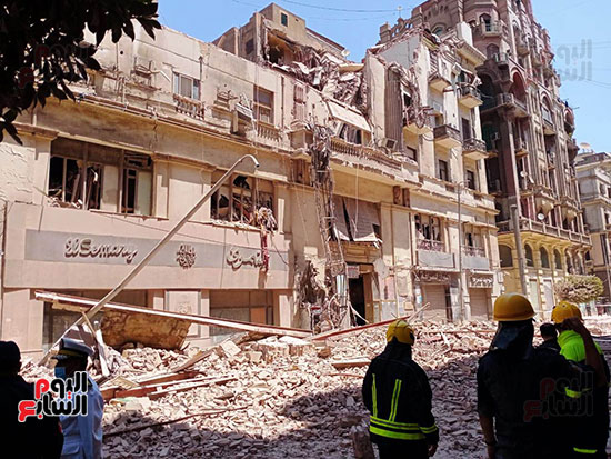 عقار قصر النيل المنهار (9)