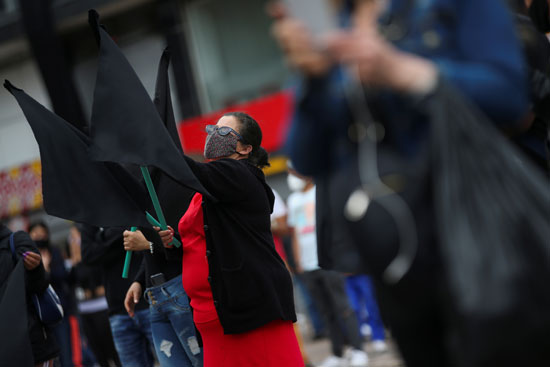 مظاهرة بالأعلام السوداء فى كولومبيا