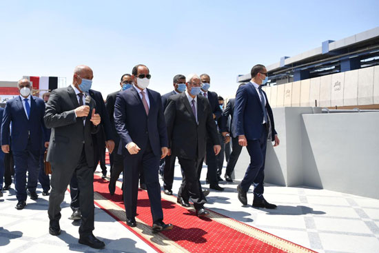 الرئيس عبد الفتاح السيسي داخل محطة مترو عدلي منصور  (9)