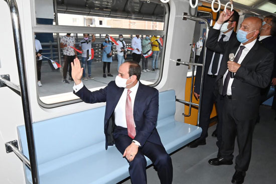 الرئيس عبد الفتاح السيسي داخل محطة مترو عدلي منصور  (8)