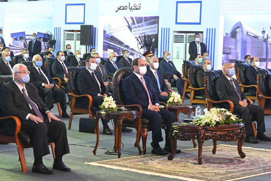 الرئيس عبد الفتاح السيسي داخل محطة مترو عدلي منصور  (3)