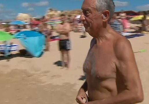 رئيس البرتغال ينقذ امرأتين من الغرق (3)