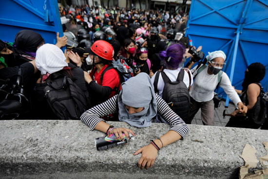 احتجاجات نسائية بالمكسيك بسبب العنف ضد المرأة