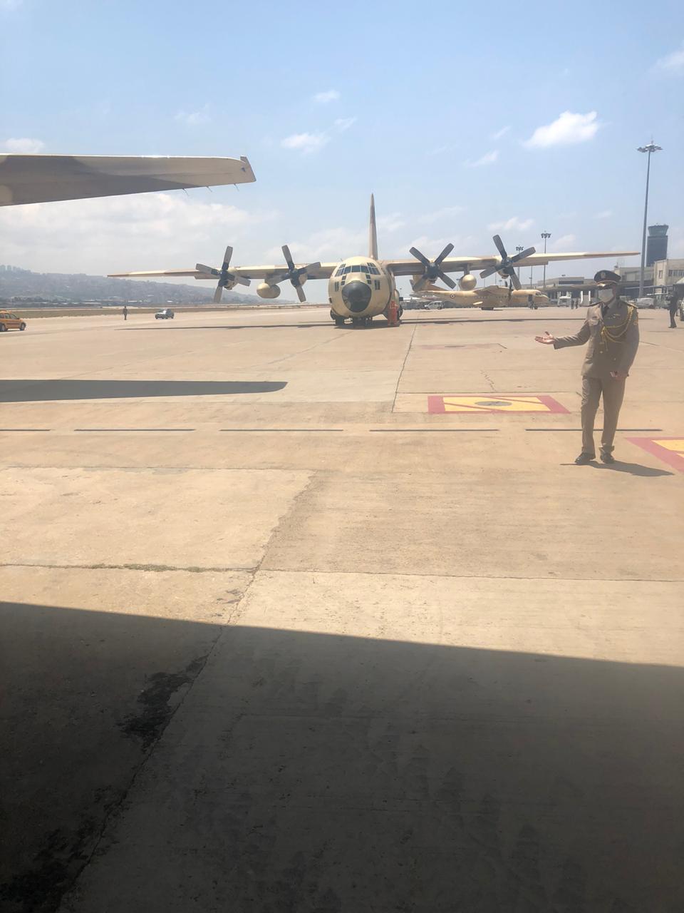 طائرة المساعدات المصرية لدي وصولها لبنان