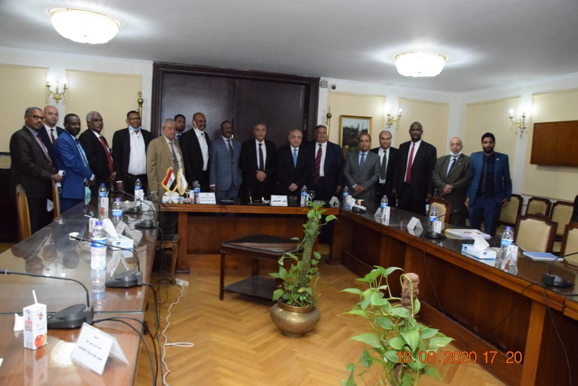 اجتماع وزير التموين مع وفد دولة السودان (1)