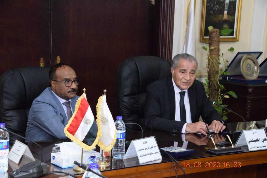 اجتماع وزير التموين مع وفد دولة السودان (2)