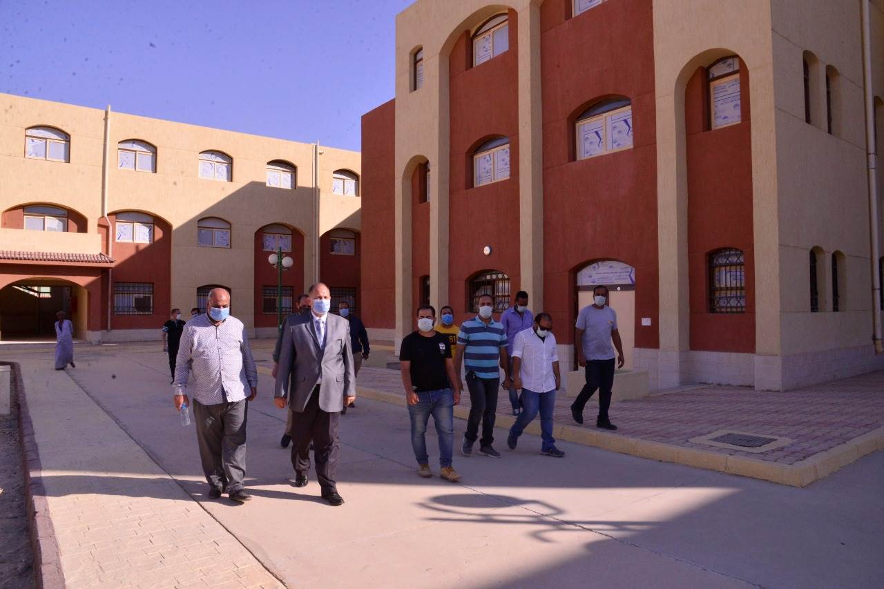 اللواء عصام سعد يتفقد بعض المدارس بمدينة أسيوط الجديدة (5)