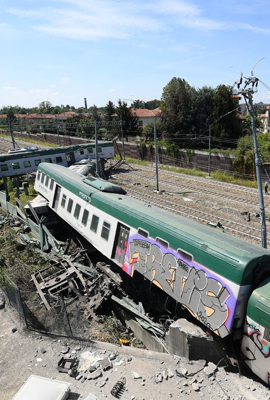 حادث خروج قطار عن الضبان بايطاليا