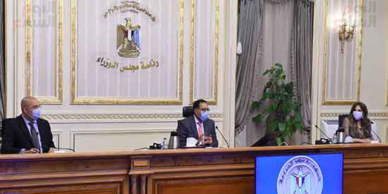 الدكتور مصطفى مدبولي، رئيس مجلس الوزراء، اجتماعاً لمتابعة ملفات مياه الشرب والصرف الصحي (3)