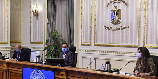 الدكتور مصطفى مدبولي، رئيس مجلس الوزراء، اجتماعاً لمتابعة ملفات مياه الشرب والصرف الصحي (6)