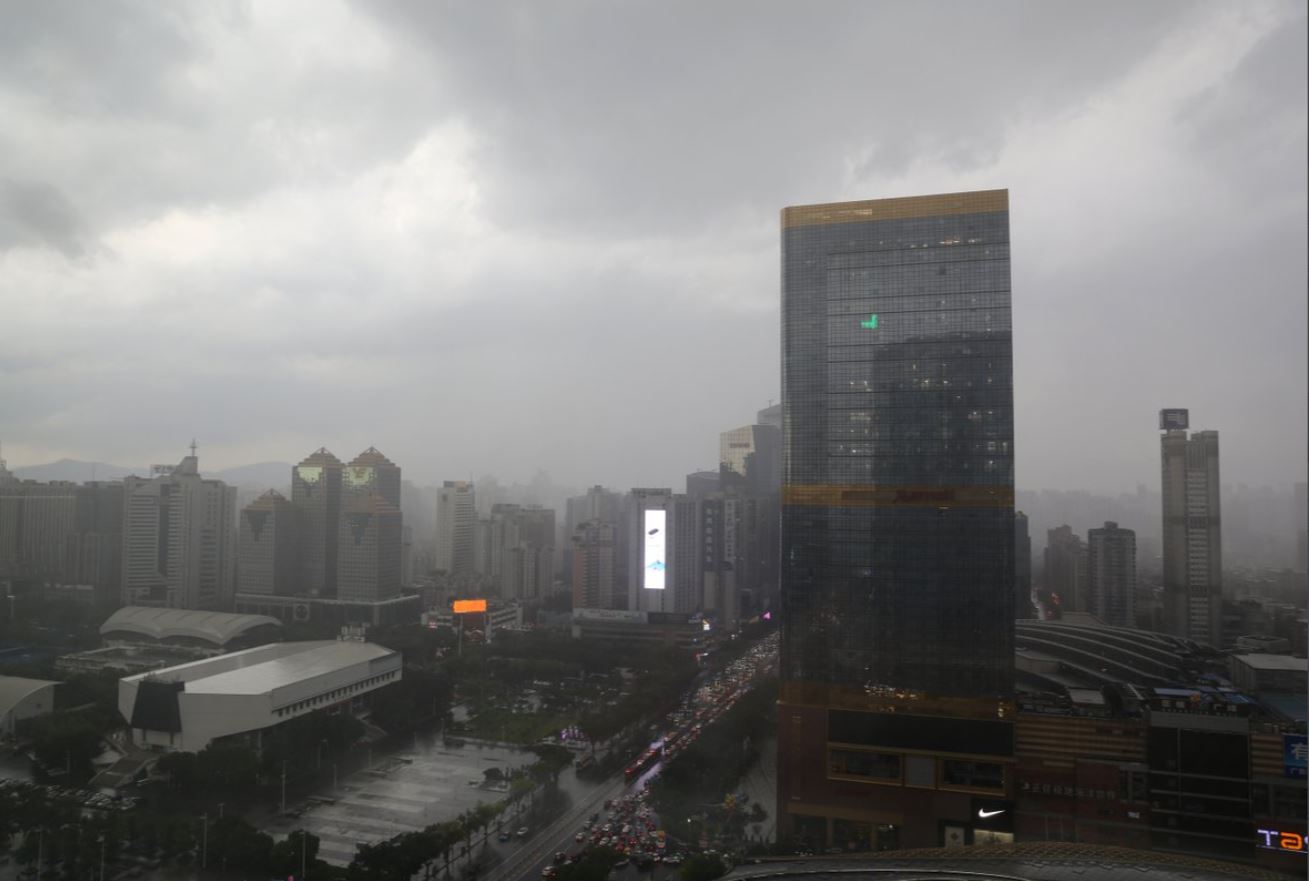 الإعصار هيغوس يضرب الصين بإمطار غزيرة (1)