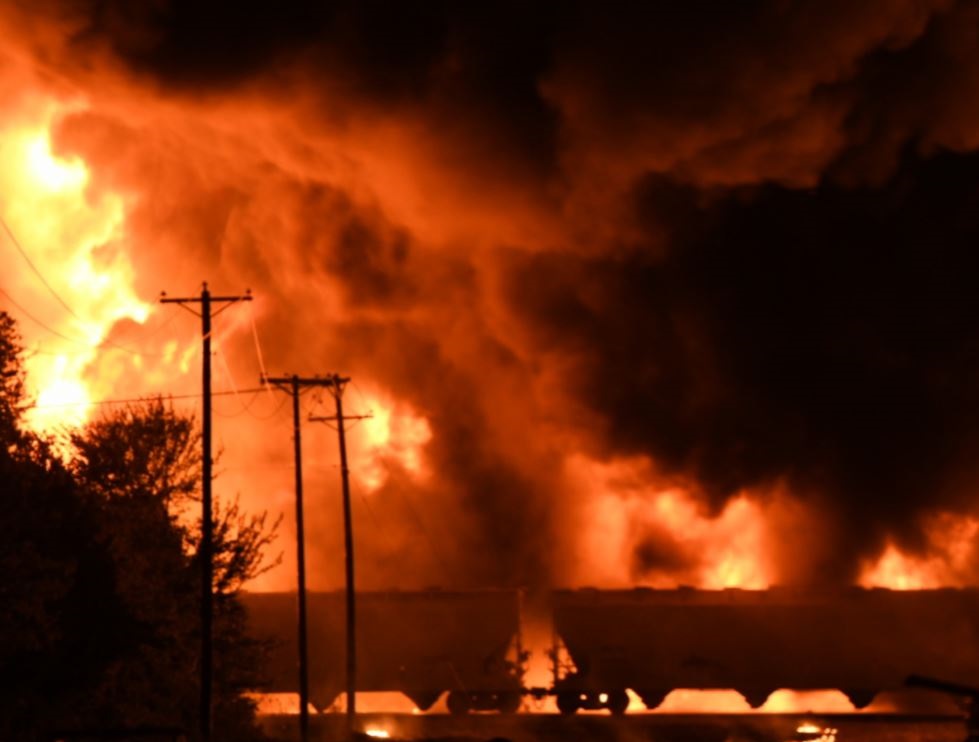 حريق هائل يلتهم مستودع صناعي بولاية تكساس الأمريكية (3)