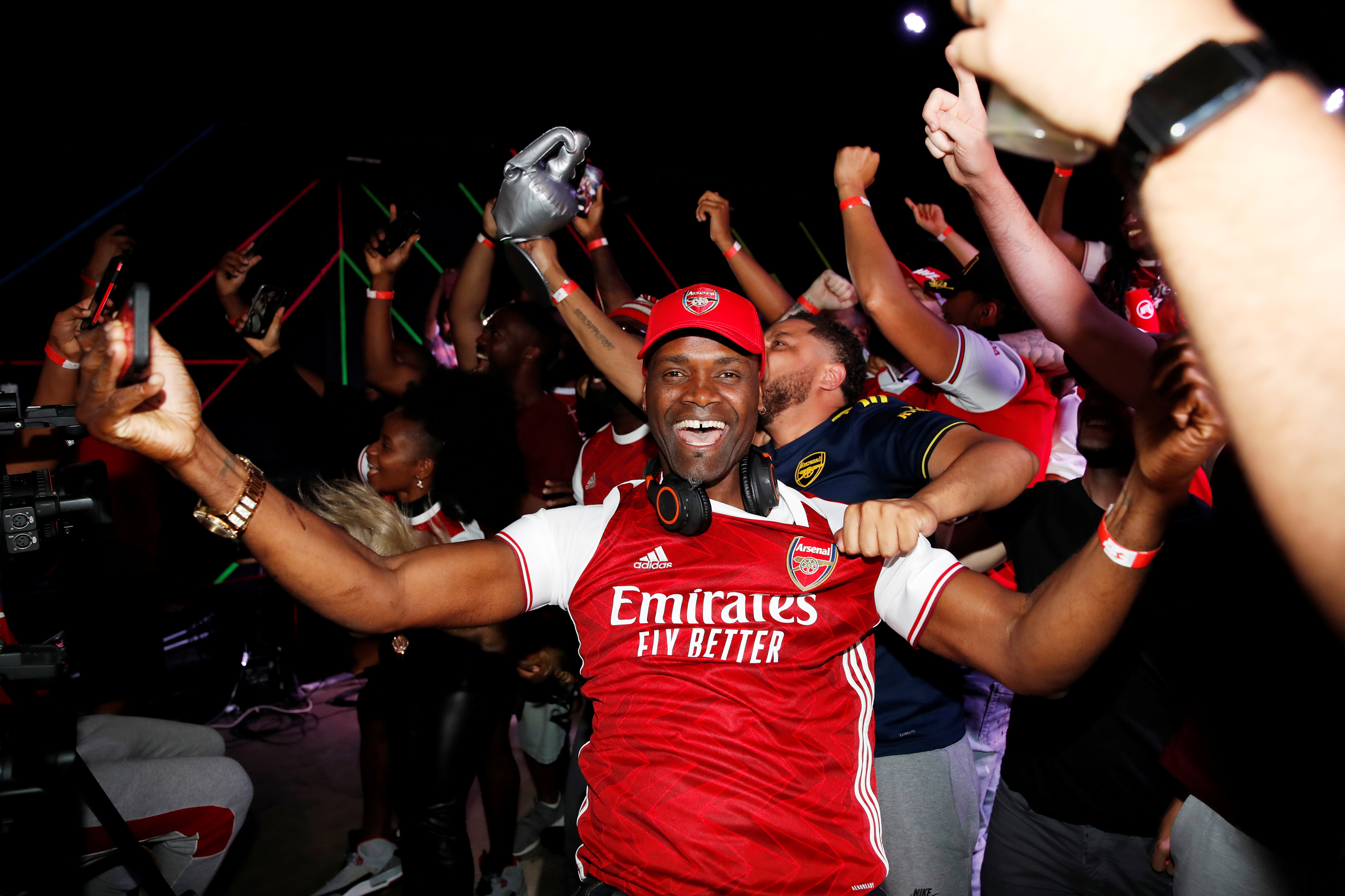 احتفالات جماهير ارسنال بكاس الاتحاد الانجليزي (2)