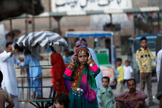 فتاة باكستانية في ملعب في أحد الأحياء الفقيرة بباكستان