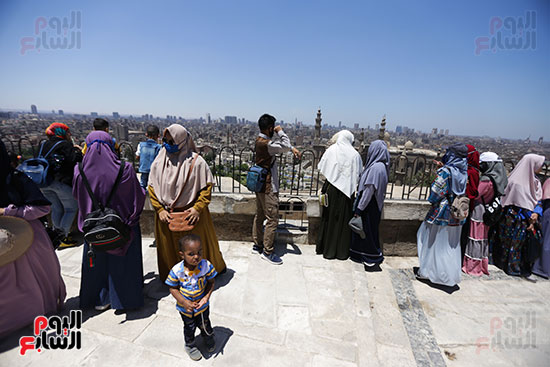 مجموعه من السائحين فى بانورما القلعه مجموعه من السائحين فى بانورما القلعه