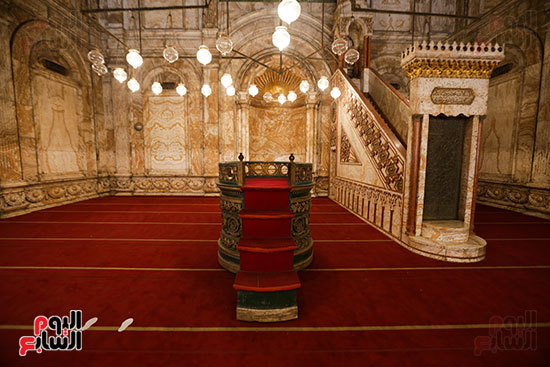 منبر المسجد ومقعد الامام