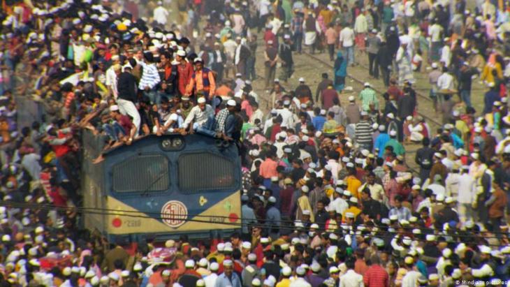 بيشوا اجتماع أكبر تجمع دينى بعد الحج فى بنجلاديش بيشوا اجتماع أكبر تجمع دينى بعد الحج فى بنجلاديش