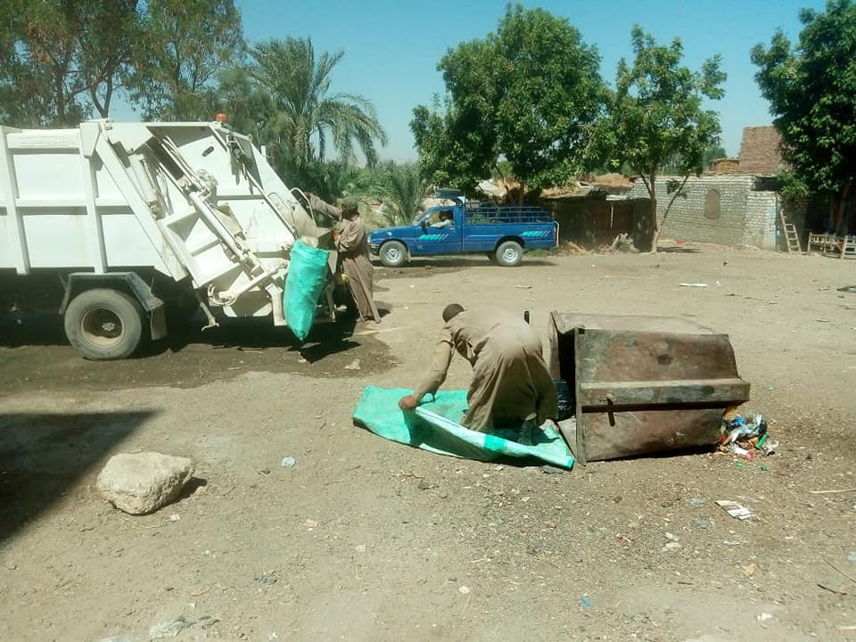 رفع وإزالة 32 طن مخلفات وقمامة فى حملات نظافة داخل 3 قرى (2)