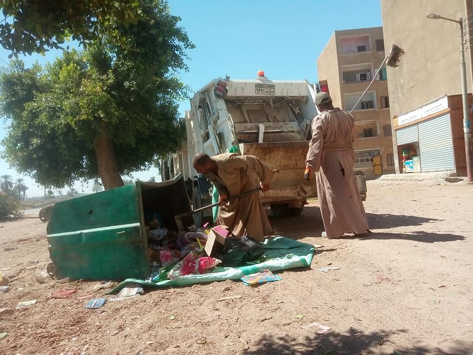 رفع وإزالة 32 طن مخلفات وقمامة فى حملات نظافة داخل 3 قرى (3)