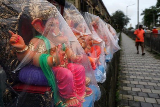 مجموعة تماثيل معروضة للبيع للإله الهندوسي جانيش