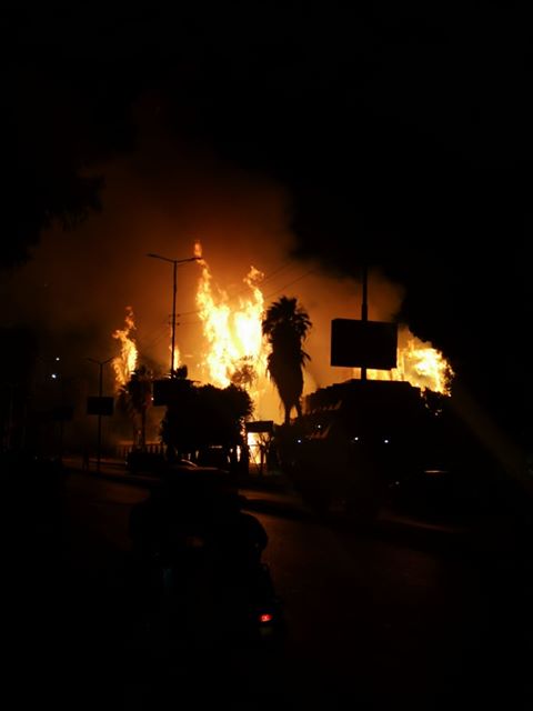 بصور لحريق هائل امام حديقه الفسطاط (1)