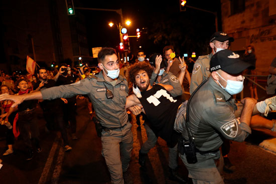 القبض على متظاهر