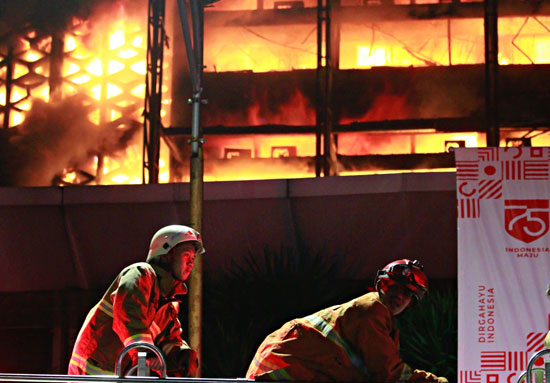 مكافحة الحريق فى مكتب النائب العام الاندونيسي
