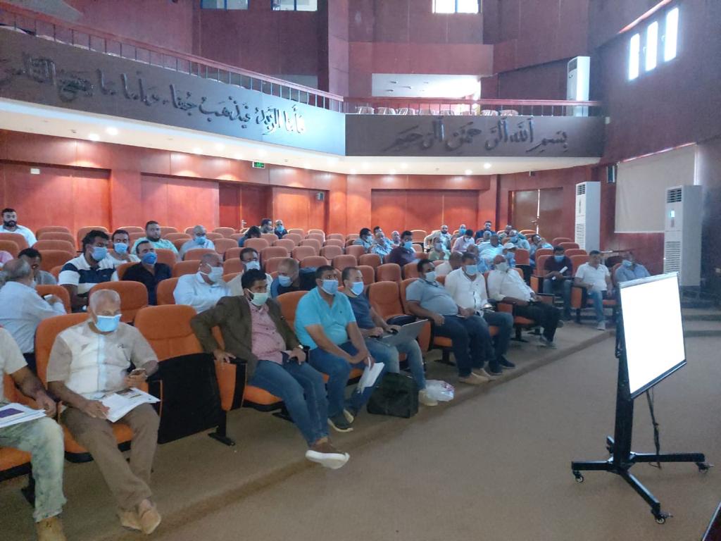 جانب من لقاء مساعد نائب وزير الإسكان مع شركات المقاولات بمدينة بدر
