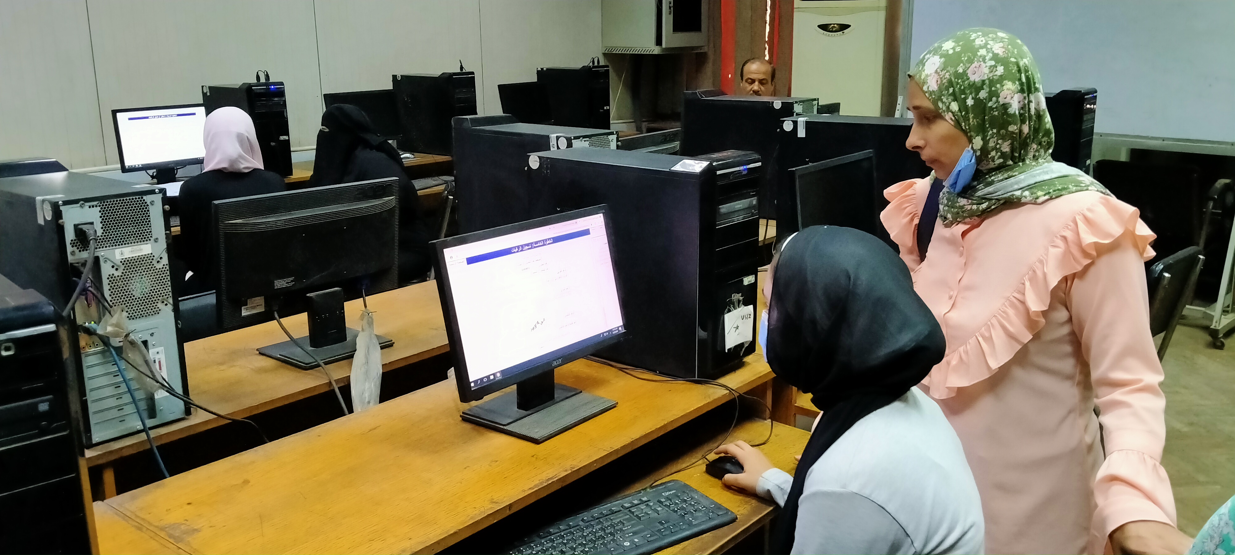 توافد طلاب المرحلة الأولى على معامل تنسيق هندسة القاهرة لتسجيل الرغبات  (4)