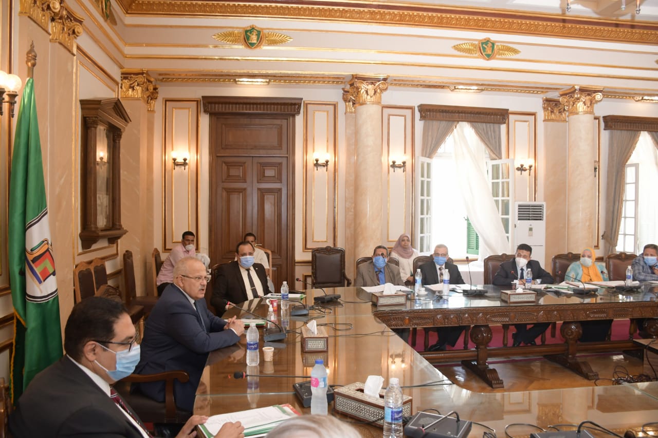 اجتماع رئيس جامعة القاهرة مع مجلس إدارة صندوق الرعاية الطبية للعاملين وأعضاء هيئة التدريس (1)