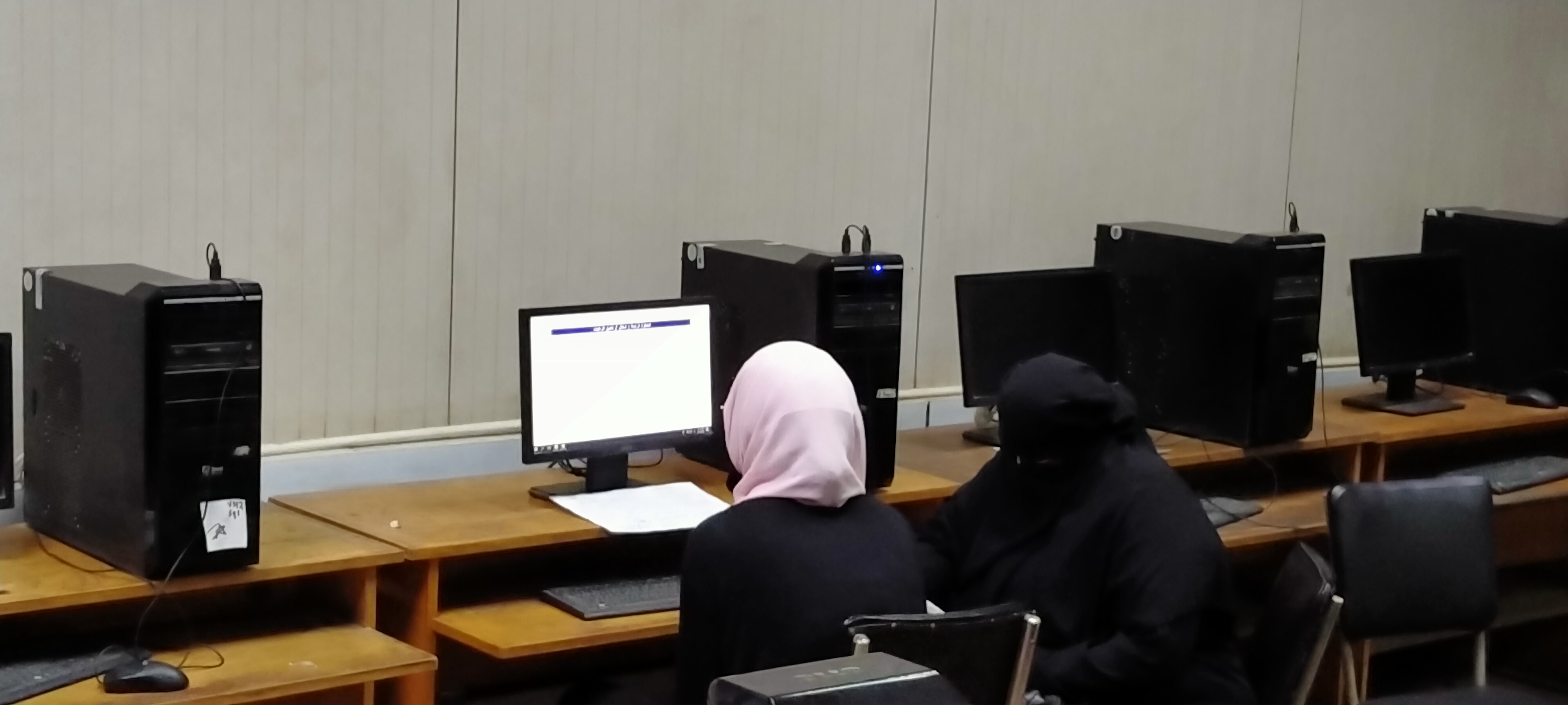 توافد طلاب المرحلة الأولى على معامل تنسيق هندسة القاهرة لتسجيل الرغبات  (7)