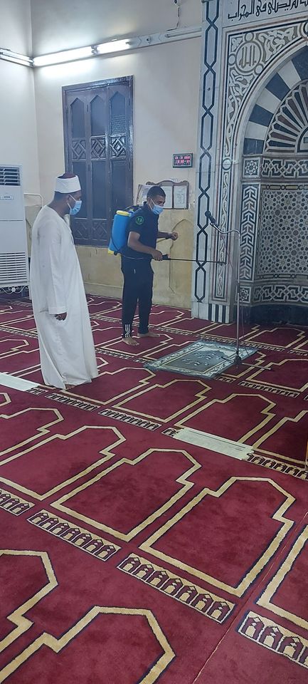 تطهير وتعقيم مساجد الأقصر لليوم الثانى تمهيداً لفتحها لصلاة الجمعة (5)
