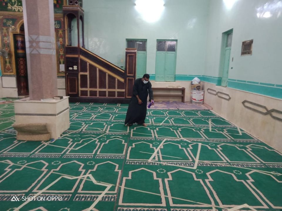 تطهير وتعقيم مساجد الأقصر لليوم الثانى تمهيداً لفتحها لصلاة الجمعة (3)