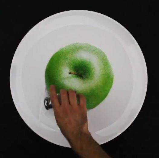 تفاحة خضراء رسمة بالملح