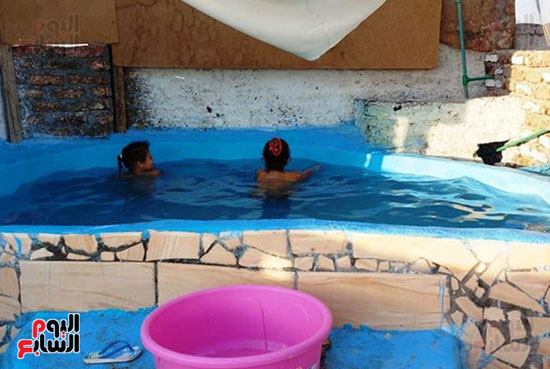 حمام سباحة فى روف منزل بالأقصر بديلا عن الرحلات (5)