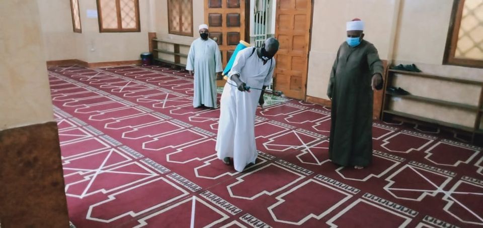 رجال أوقاف الأقصر يواصلون حملات تطهير المساجد  (1)