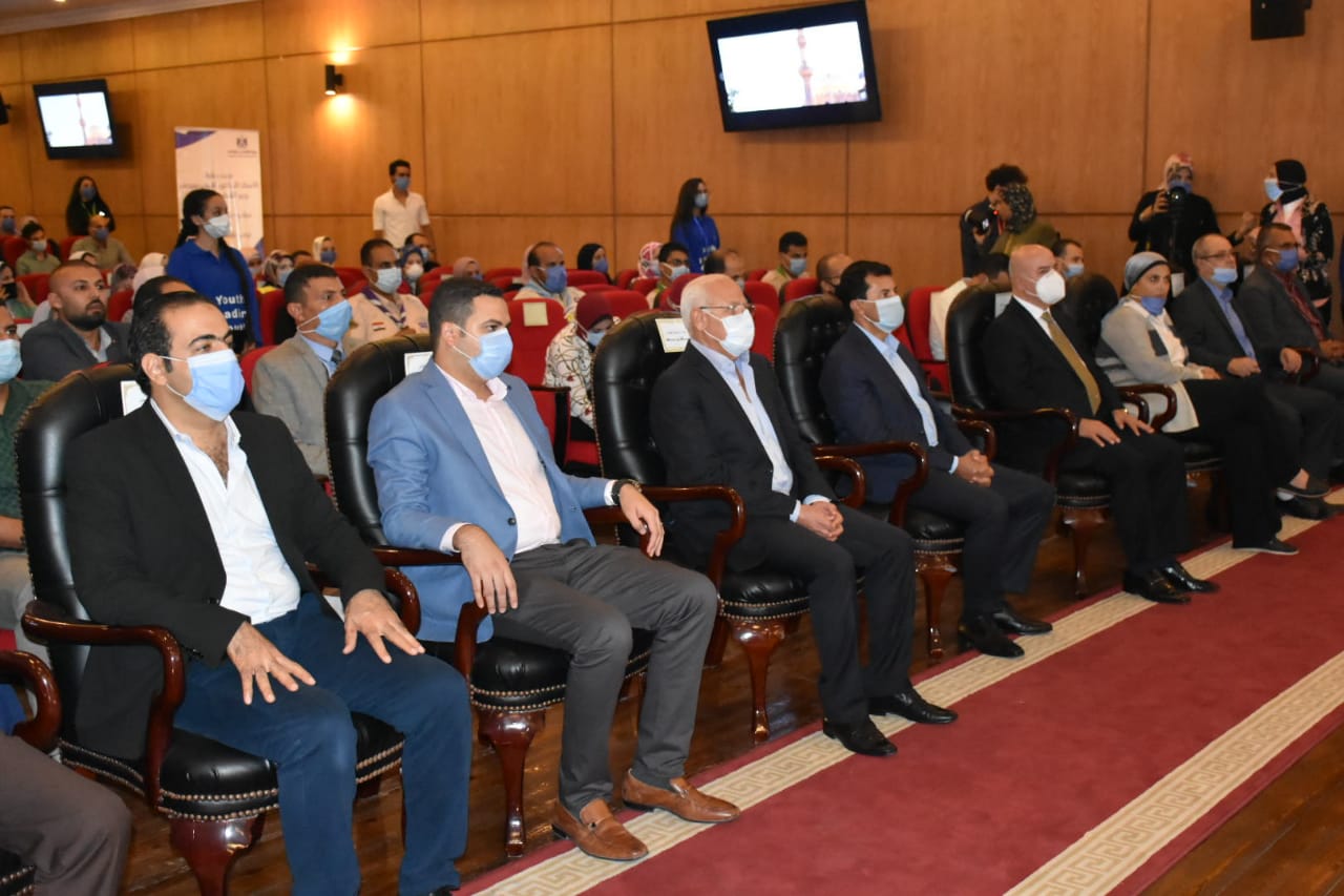 وزير الشباب ومحافظ بورسعيد في لقاء حواري مفتوح مع  شباب المحافظة (2)