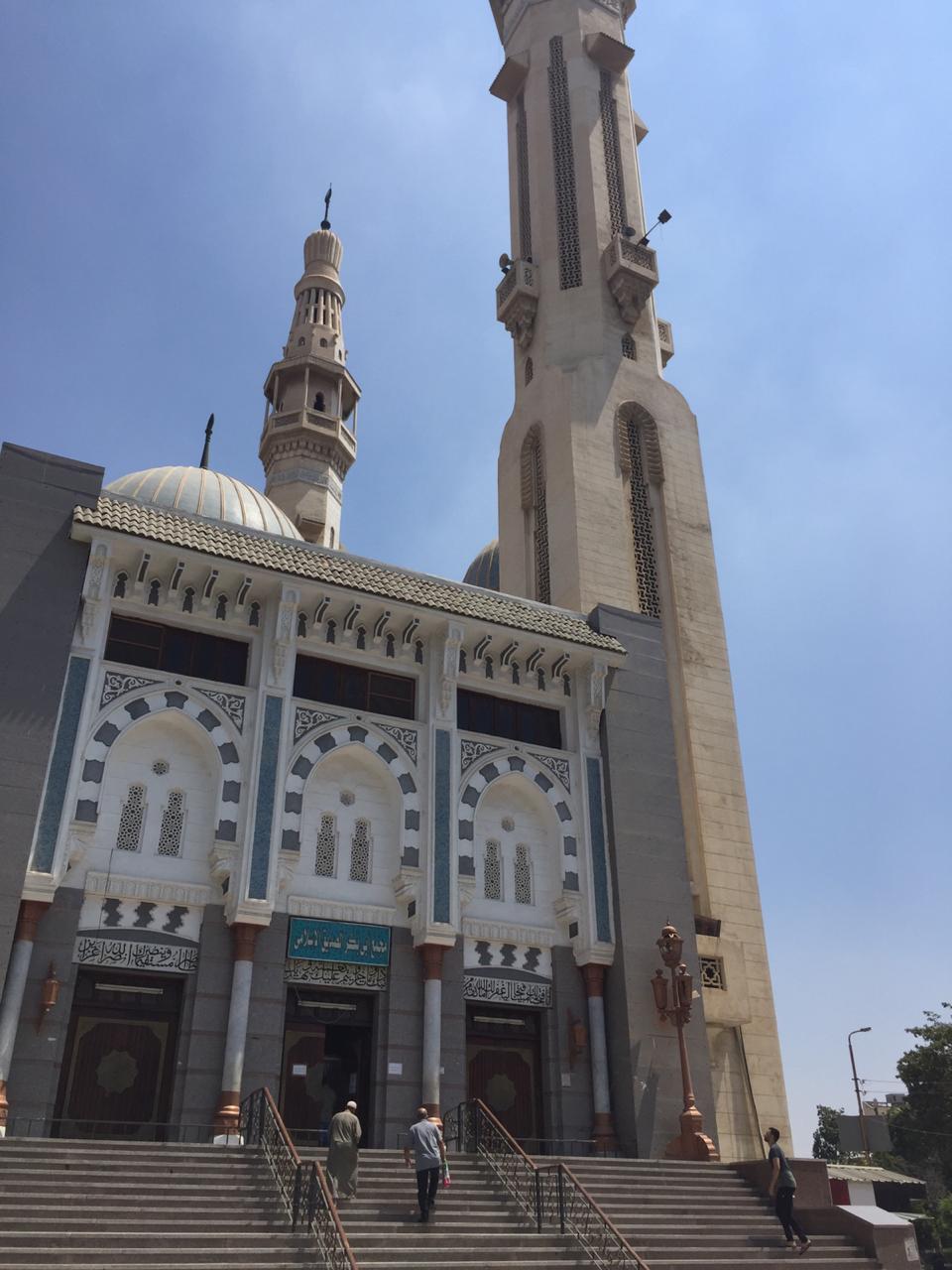دخول مساجد الإسماعيلية من بوابة تعقيم   (10)