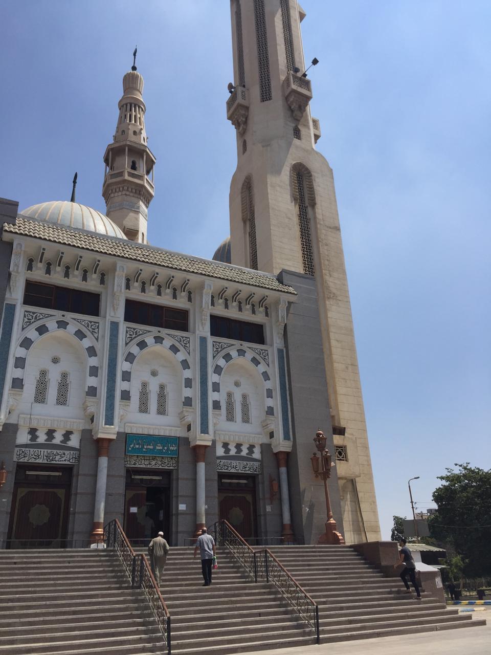 دخول مساجد الإسماعيلية من بوابة تعقيم   (7)