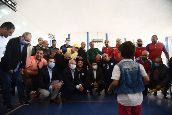 وزير الرياضة ومحافظ بورسعيد يشهدان مباراة كرة طائرة بنادى الحرية (1)