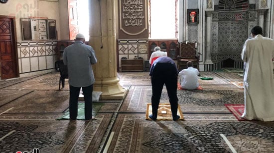توافد المصلين على المساجد (10)