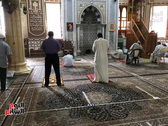 توافد المصلين على المساجد (7)