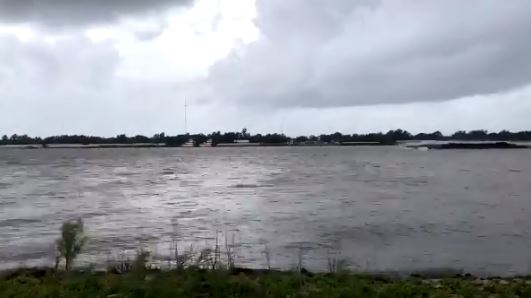 الإعصار لورا يدفع نهر مسيسيبي إلى التدفق في الاتجاه المعاكس