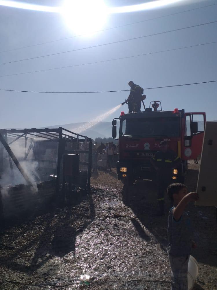 حريق داخل مخيم للنازحين السوريين في سهل البقاع